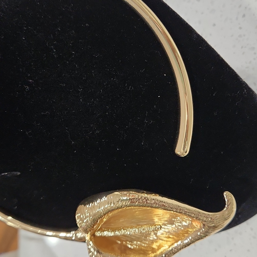 💛▪️Camila Coelho▪️ Gold Tone Calla Lily Statement Choker Floral Necklace - Picture 9 of 13